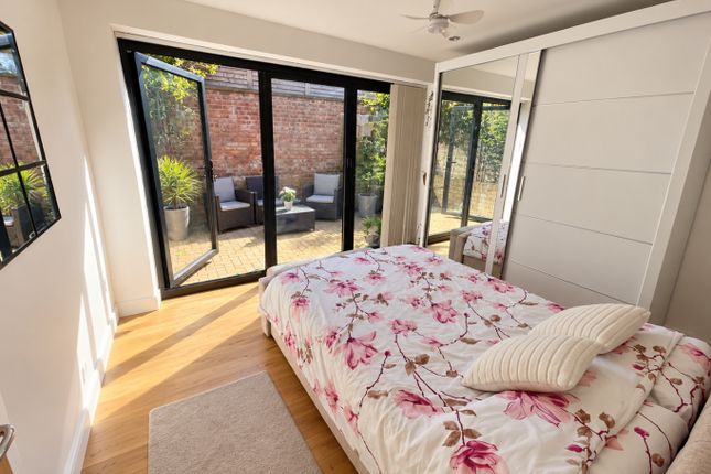 7, St. Olams Close, Luton photo 3