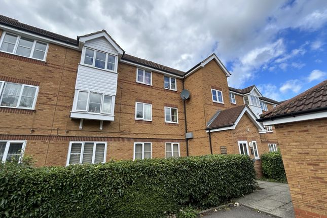 Thumbnail Flat to rent in Aspen Grove, Aldershot