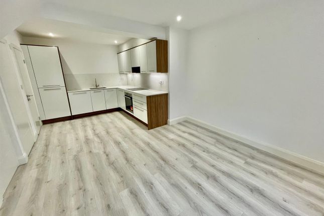 3 Arlingham House, St. Albans Road, Potters Bar photo 3