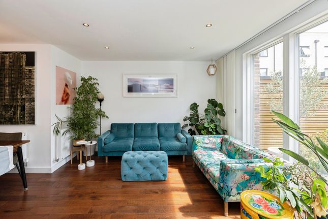 72, Abercrombie Road, London photo 4