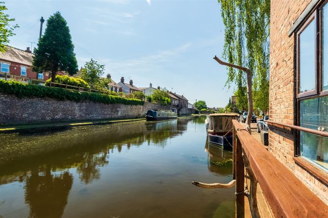 The Boathouse, 14, Parkes Quay, Stourport-On-Severn photo 4