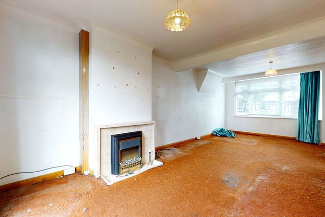 18, Bawdsey Avenue, Ilford photo 2
