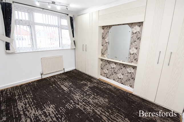 36, Lynwood Drive, Romford photo 5