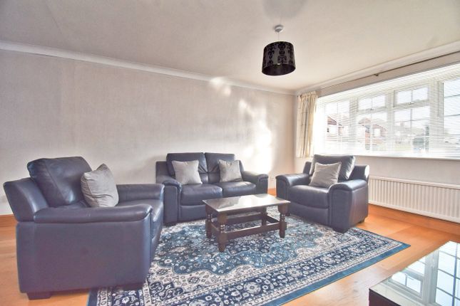 11, Elland Road, WALTON-ON-THAMES photo 4