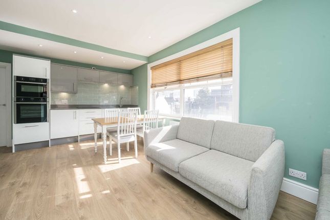 Flat 3, 172-174, Uxbridge Road, London photo 2