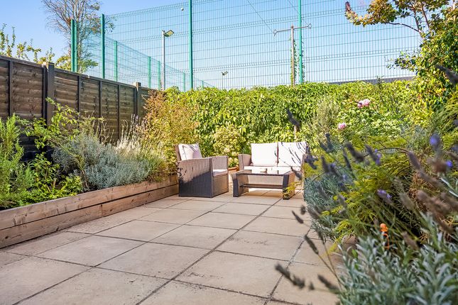 10, Waite Davies Road, London photo 4