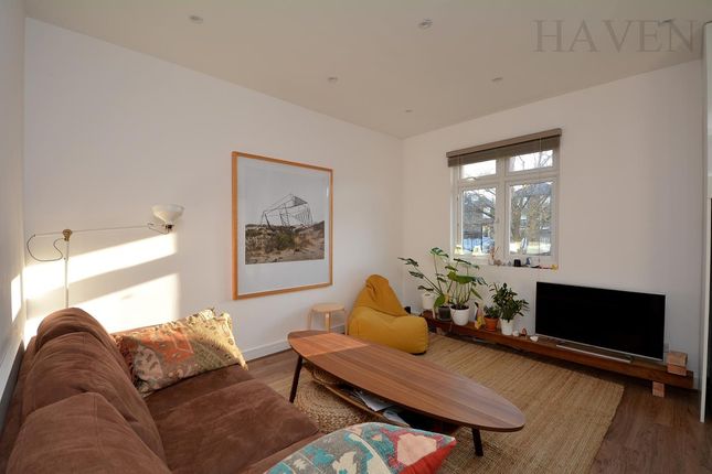 Thumbnail Flat to rent in Corinne Road, Tufnell Park