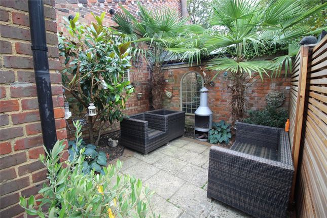 28 George Street, Berkhamsted photo 2