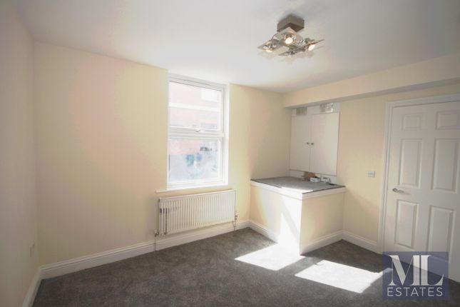 Flat to rent in Mill Lane, West Hampstead