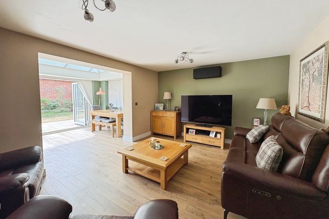 23, Parsons Way, Tongham photo 3