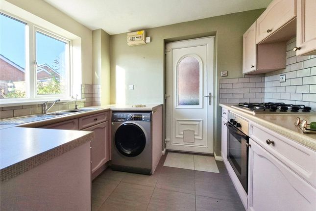 51, Windsor Close, Lincoln photo 4