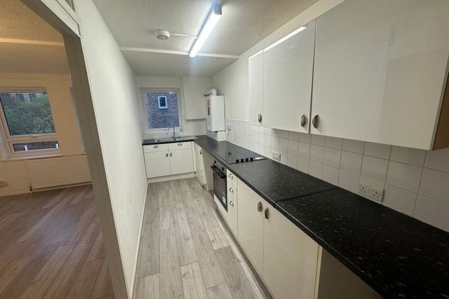 Thumbnail Flat to rent in Peartree Close, South Ockendon