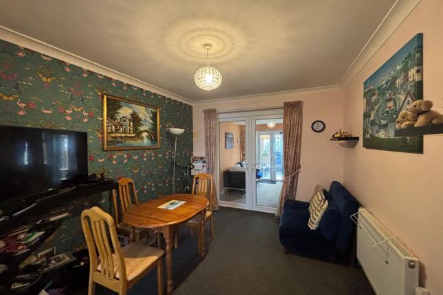 Lindale Avenue, Hornsea photo 3
