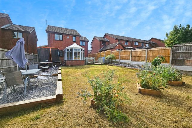 14, Jasmin Way, Packmoor photo 3