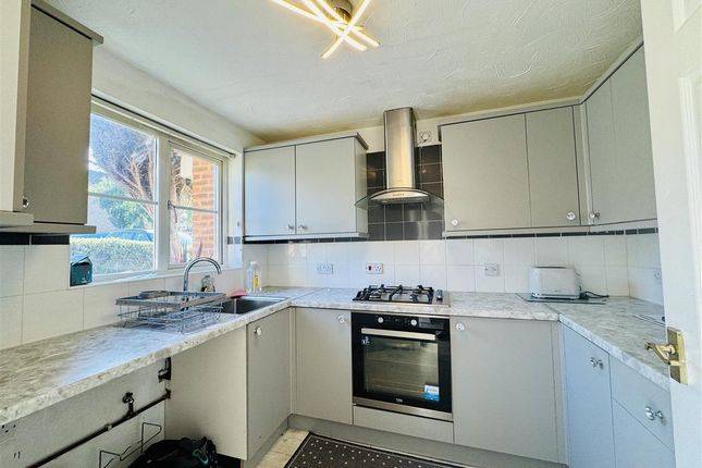 888, Derwent Close, Watford photo 3