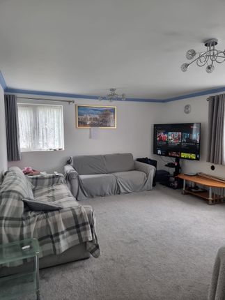 Sandown Close, Hounslow photo 4