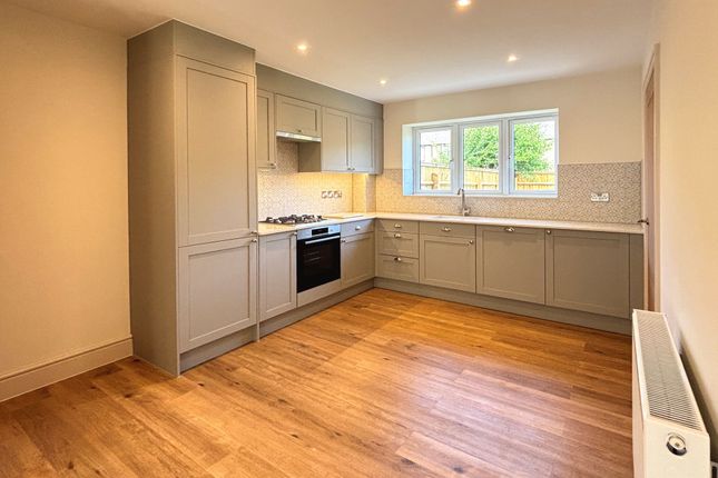 20b Sandy Lane Court, Cheltenham photo 2