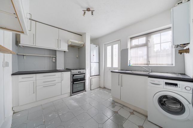 88, Woodstock Way, Mitcham photo 2