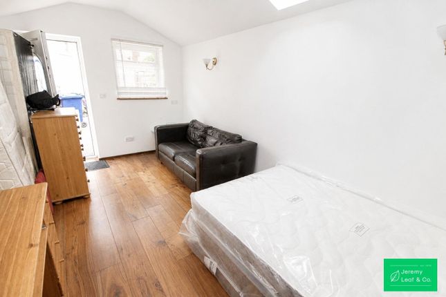 12 - Annexe, Woodleigh Avenue, North Finchley photo 2