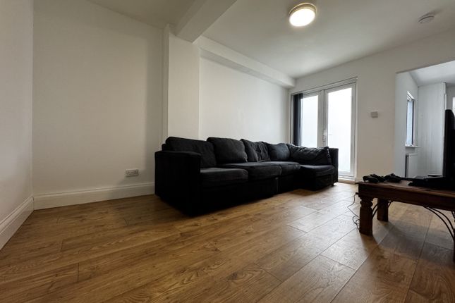 76, Flora Street, Cardiff photo 2