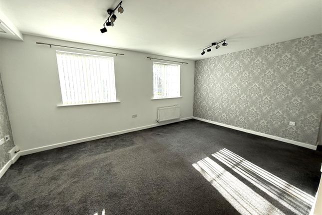 2, Glovers Hill Court, Rugeley photo 3