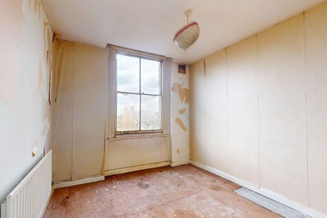 Flat D, 11, Aubert Park, London photo 4