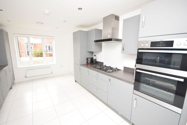 48, Bartlett Avenue, Farnham photo 4