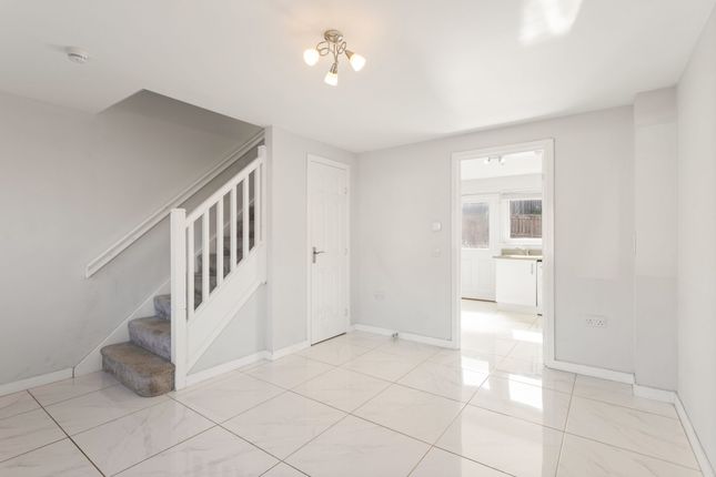 35 McGregor Crescent, Whitburn photo 2