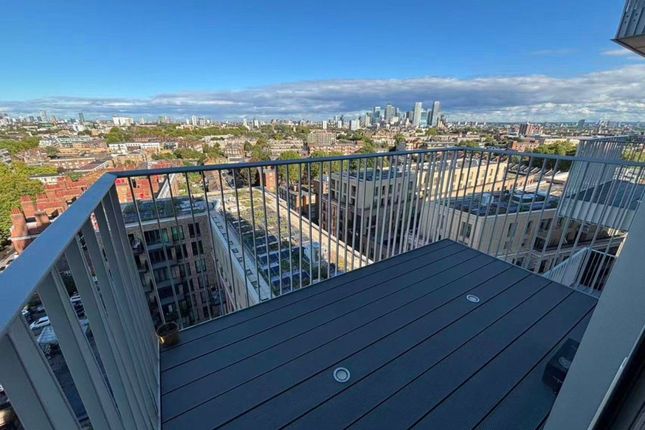 Studio flat on Tapestry Way, Whitechapel, £450,000