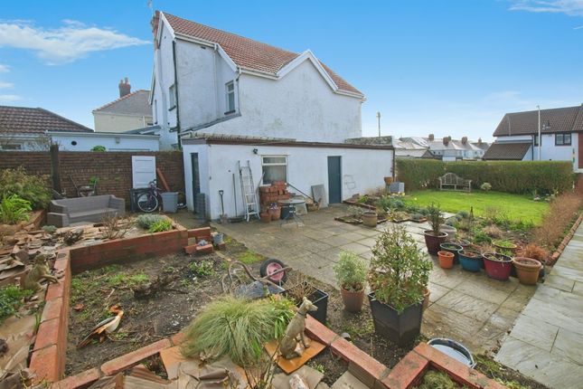 Flat for sale in Blundell Avenue, Porthcawl