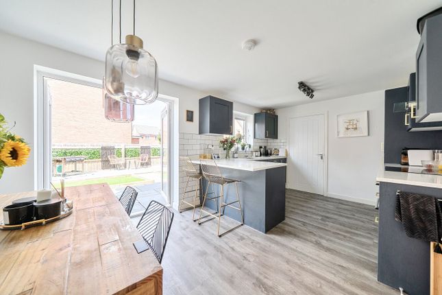 12 Pear Close, Exeter photo 4