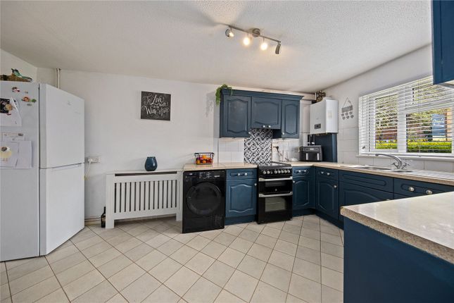 24, Cheeseman Close, Hampton photo 4