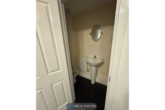 Flat, Pavilion Close, Leicester photo 5