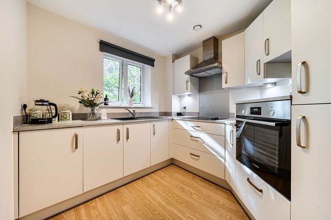 35 Kingfisher Court, Taunton photo 3