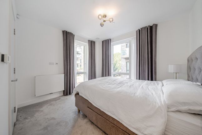 23, West Parkside, London photo 4