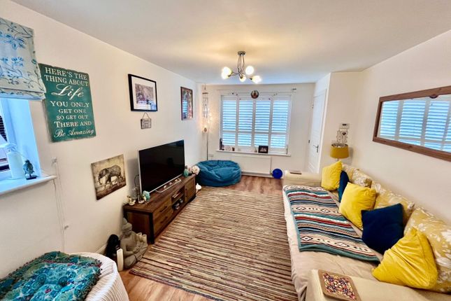 7 Union Castle Row, Brooklands, Milton Keynes photo 2
