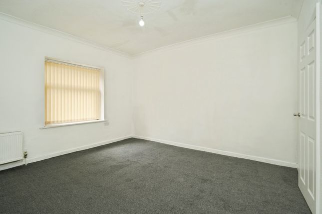 285, Burnley photo 5