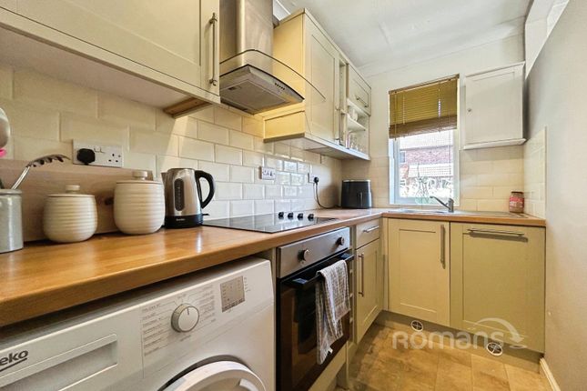 17, Vesey Close, Hampshire photo 3