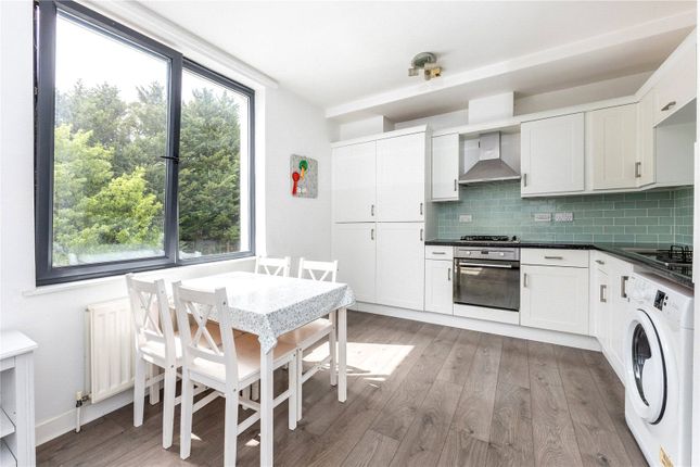 Flat 11, Saxon Court, WHYTELEAFE photo 4