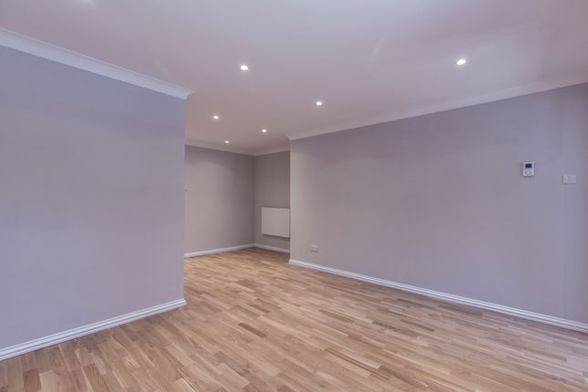 14 Rudsworth Close, Colnbrook photo 4