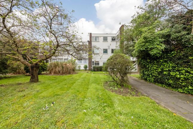 Flat for sale in Bromley Road, Catford, London