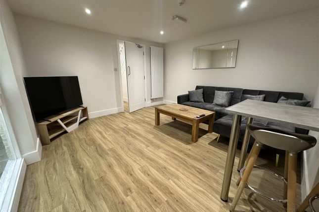 Room 6, 5, Elizabeth Way, Cambridge photo 3