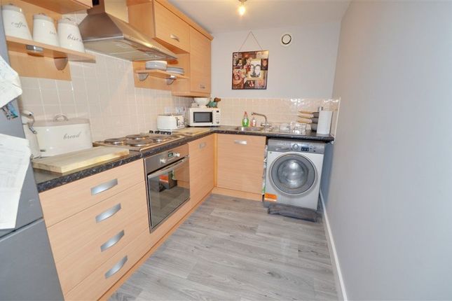 Flat to rent in Gascoigne House, Cromwell Mount, Pontefract