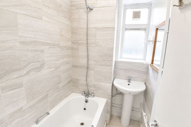 Flat 25, Fairmead House Homerton Road, London photo 4