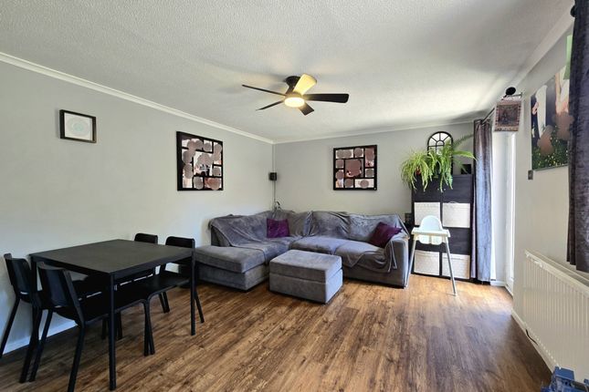20 Heol Castell Coety, Bridgend photo 3