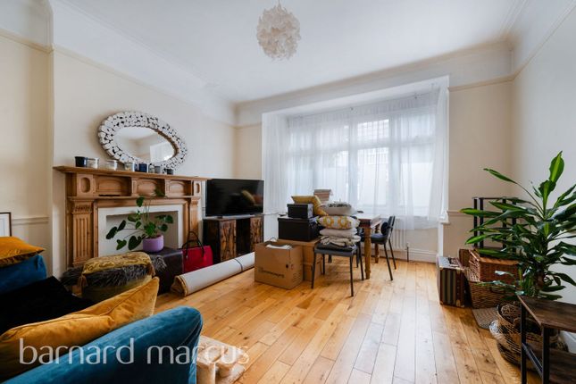 Flat to rent in Kendall Avenue, Sanderstead, South Croydon