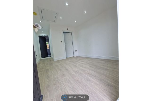 Thumbnail Studio to rent in Colindeep Gardens, Hendon