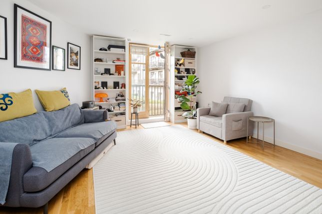 Flat 79, 52, Holloway Road, London photo 3