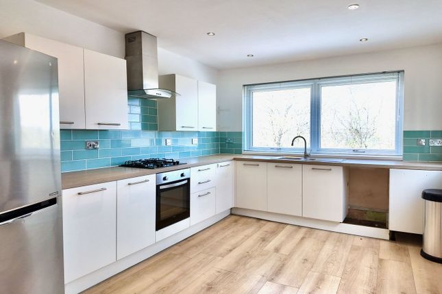 68, Pencoed Avenue, Blackwood photo 3