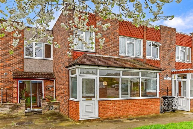 Thumbnail Terraced house for sale in Bramshill Close, Chigwell, Essex